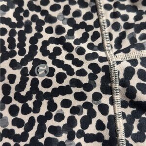 Lululemon Athletica Black and Gray Patterned Fabric